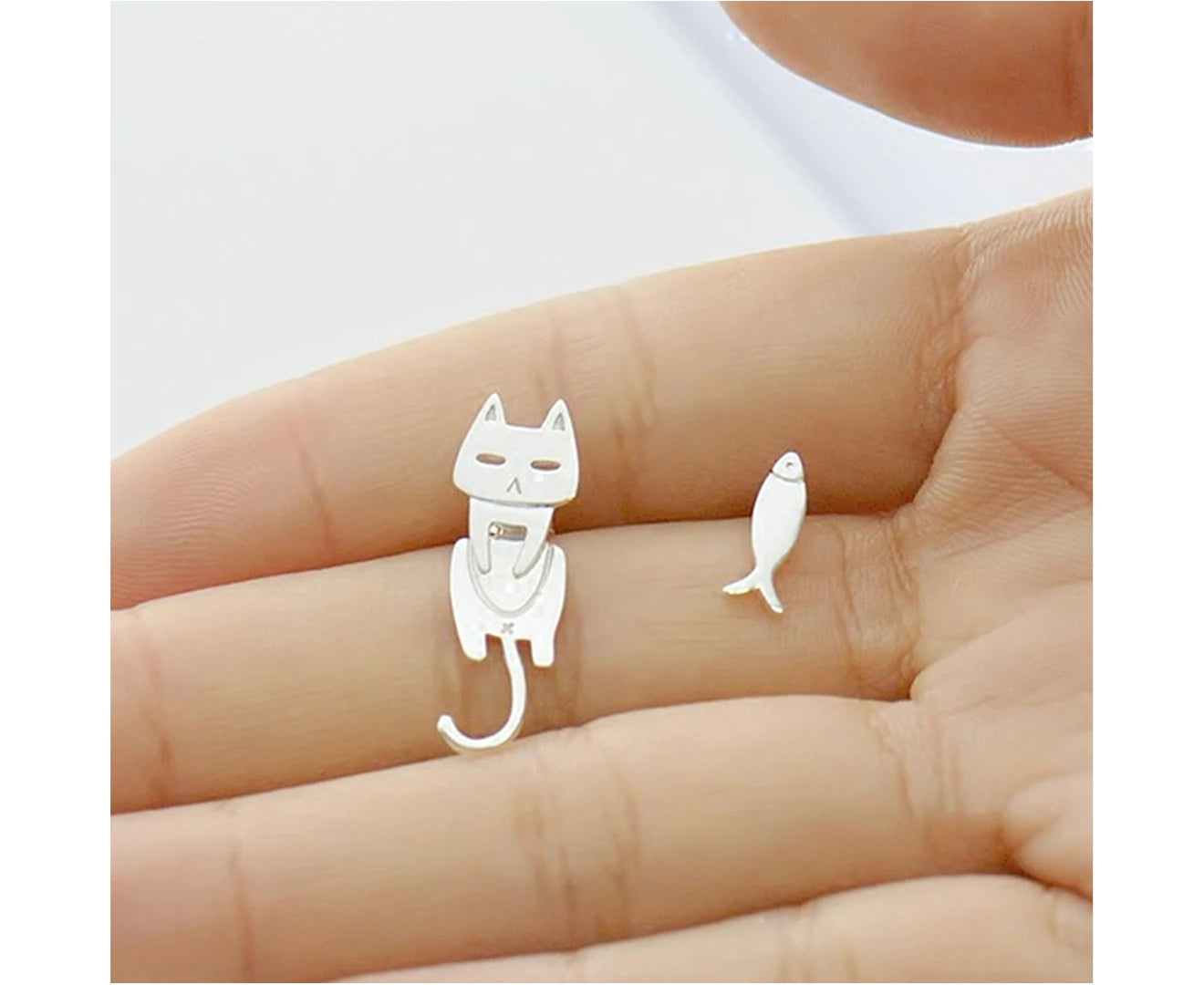 1 Pair Ear Studs Fish Shape Exquisite Jewelry All Match Lightweight Cute Stud Earrings for Dating - White